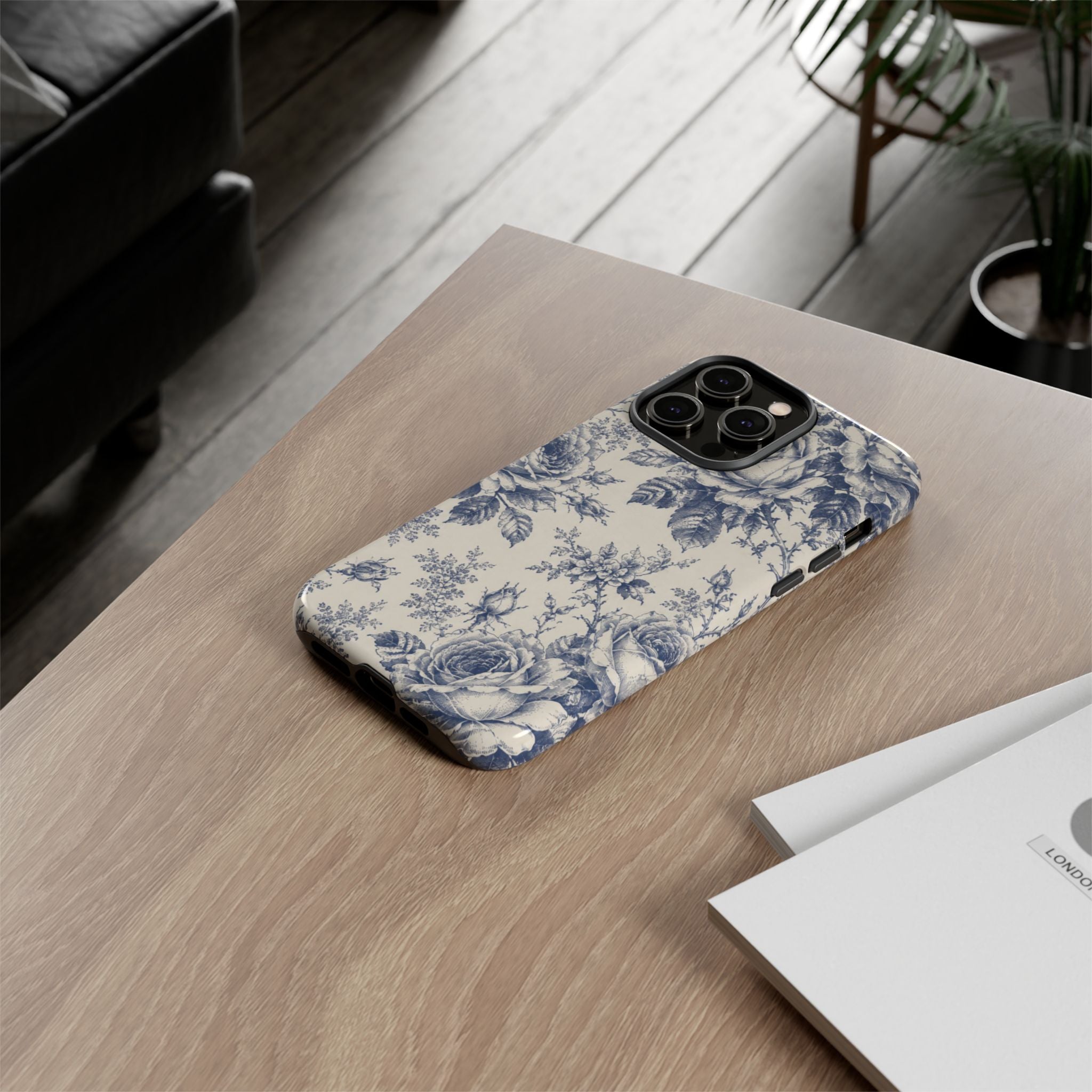 La Roseraie Phone Case